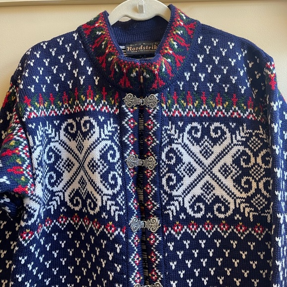 Beautiful Nordstrikk Cardigan - Picture 3 of 6